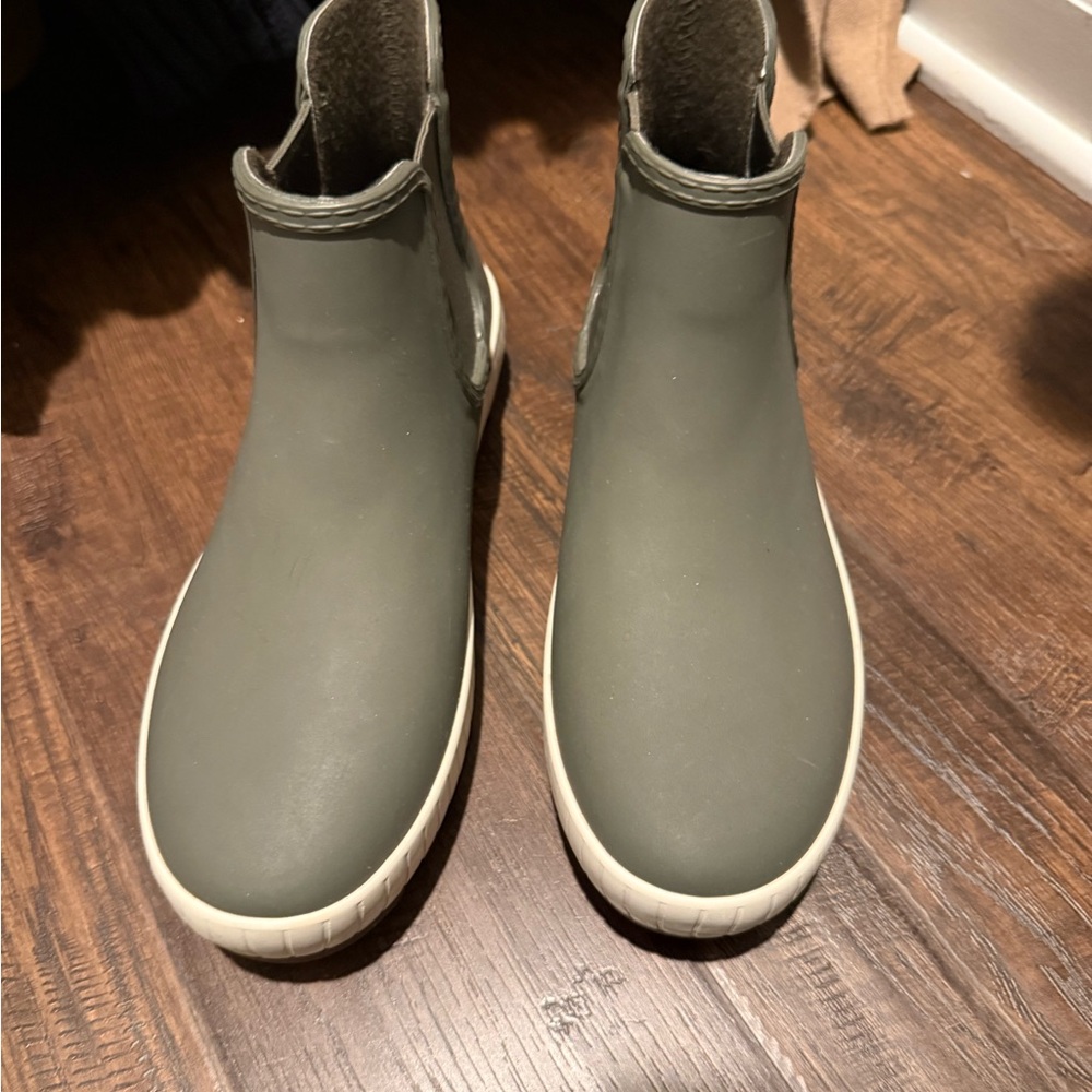 Sperry Olive Green Chelsea Rain Boots